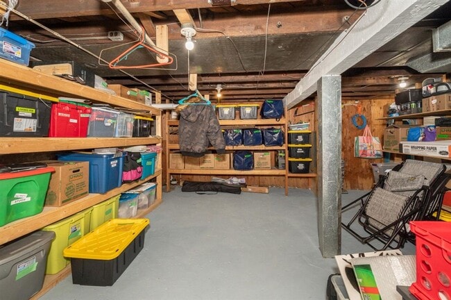 property at 920 N 13th Ave E