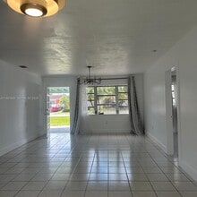 6443 Perry St in Hollywood, FL - Building Photo - Building Photo