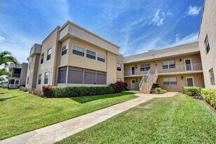 127 Burgundy B, Unit 127 in Delray Beach, FL - Building Photo