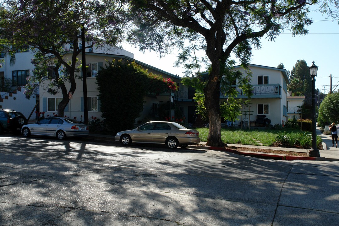 333 E Carrillo St in Santa Barbara, CA - Building Photo