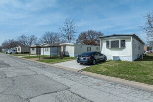 Champion Homes on the Lake in Lake Dallas, TX - Building Photo