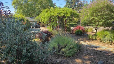 1133 Hughes Ave in Santa Rosa, CA - Building Photo - Building Photo
