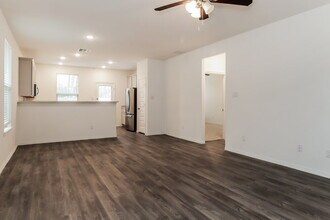 16730 Rover Ln in Porter, TX - Foto de edificio - Building Photo