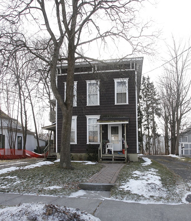 37 Fairview St in Oneonta, NY - Foto de edificio - Building Photo