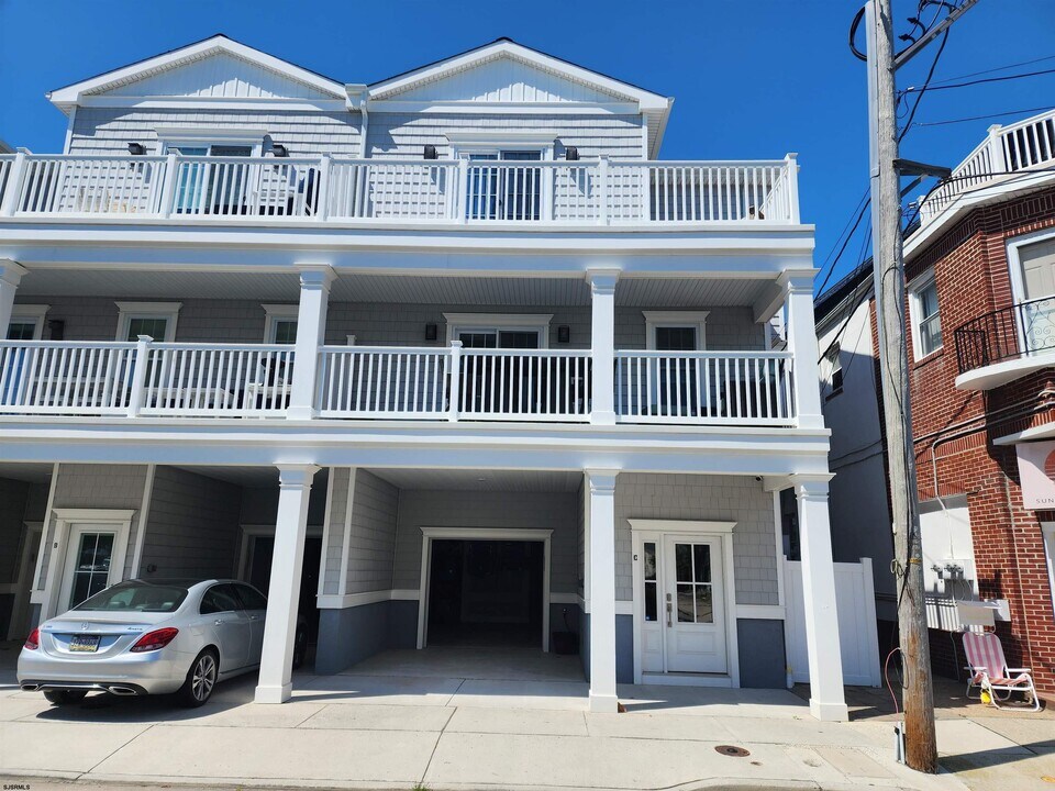 7801 Atlantic Ave in Margate City, NJ - Building Photo