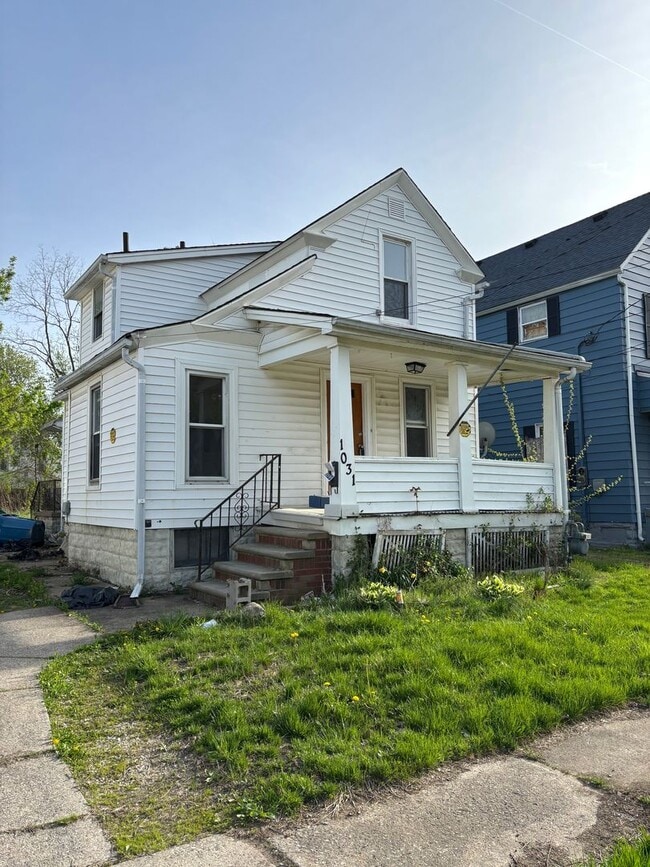 property at 1031 W 18th St