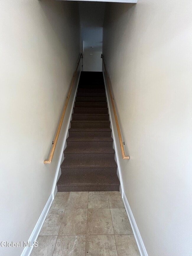 60 Weibel Ave in Saratoga Springs, NY - Foto de edificio - Building Photo