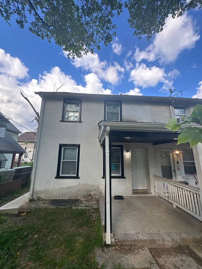 property at 1231 Clover Ln