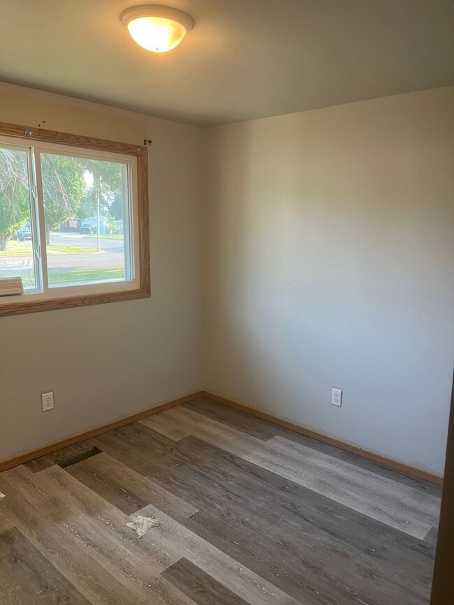 2521-2527 2nd Ave SW in Minot, ND - Building Photo - Building Photo