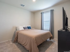 5802 Rolling Gln in San Antonio, TX - Building Photo - Building Photo