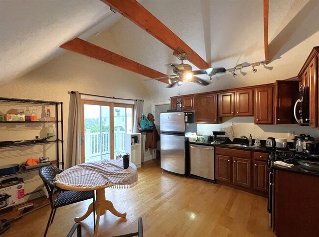28 Mount Vernon St, Unit 3