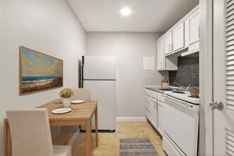 Coves at Columbus on Mayfield Place in Bexley, OH - Foto de edificio - Building Photo