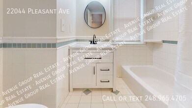 22044 Pleasant Ave in Eastpointe, MI - Building Photo - Building Photo