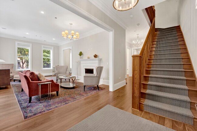 103 W Chestnut St in Chicago, IL - Building Photo - Building Photo