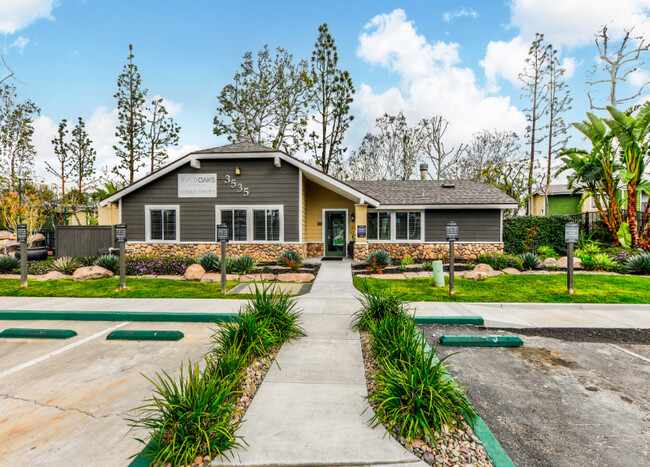 River Oaks in Riverside, CA - Foto de edificio - Building Photo