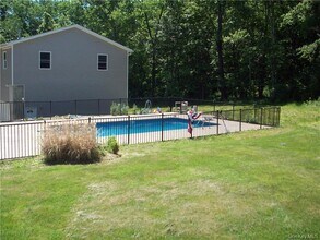 6 Regent Dr in Hopewell Junction, NY - Building Photo - Building Photo