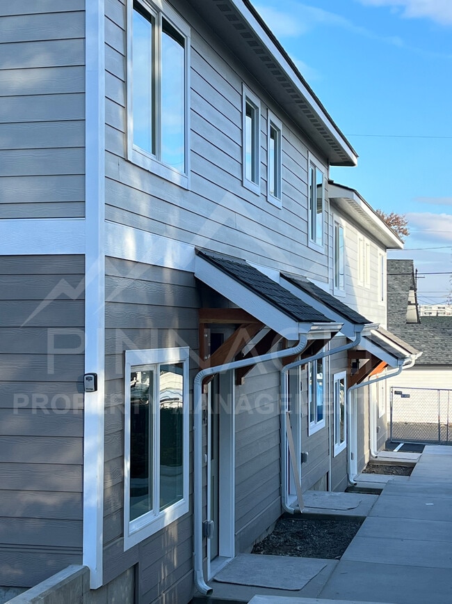 15 Chicago Ave, Unit A