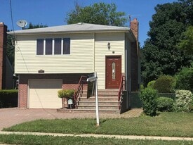 162 Rhodes Ave in Hempstead, NY - Building Photo