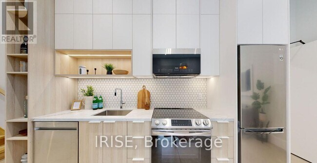 1B Marowyne Dr in Toronto, ON - Building Photo - Building Photo