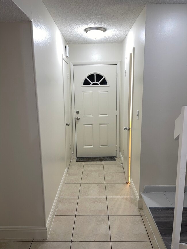 5953 NW 25th Ct in Sunrise, FL - Foto de edificio - Building Photo