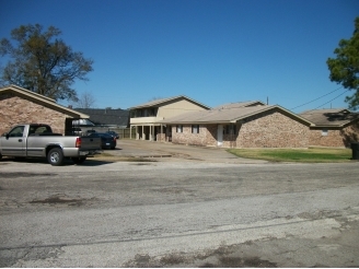 1520 Kent Ave in Nederland, TX - Foto de edificio