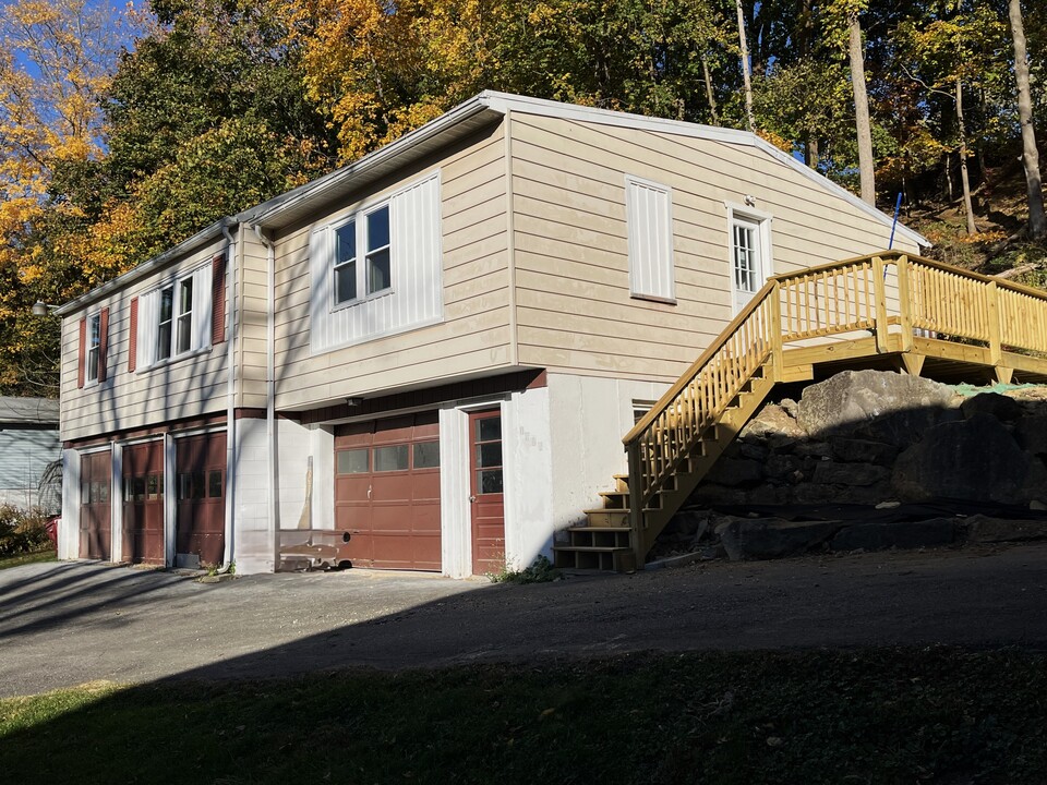 1927 Bushkill Dr in Easton, PA - Building Photo