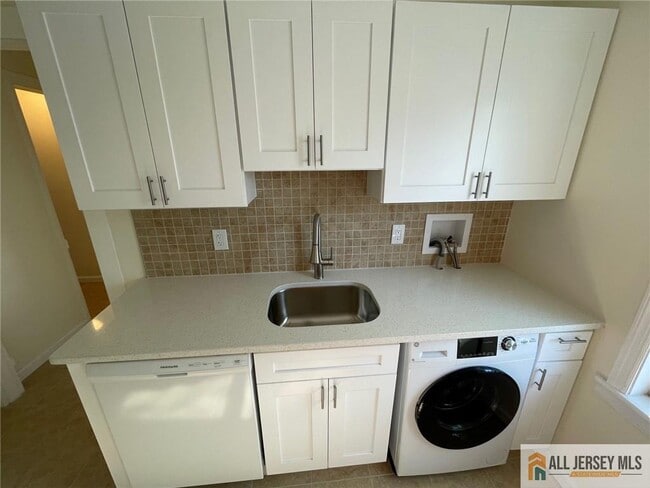 258 2nd St in South Amboy, NJ - Building Photo - Building Photo