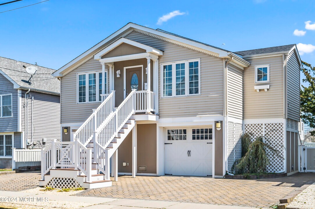 204 Randall Ave in Point Pleasant Beach, NJ - Building Photo
