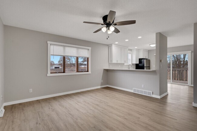 705-707 Cardinal Ave in Rockland, WI - Building Photo - Building Photo