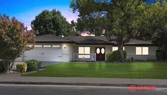 13305 Frenchglen Ave in Bakersfield, CA - Building Photo