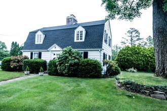 453 Chestnut Hill Rd in Glastonbury, CT - Building Photo - Building Photo