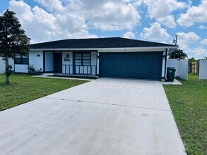 574 NW Marion Ave in Port St. Lucie, FL - Building Photo - Building Photo