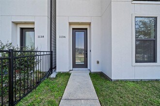 1136 Wycliffe Dr in Houston, TX - Building Photo - Building Photo