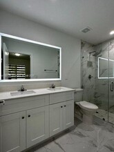 2490 NW 44th St-Unit -1 in Miami, FL - Building Photo - Building Photo