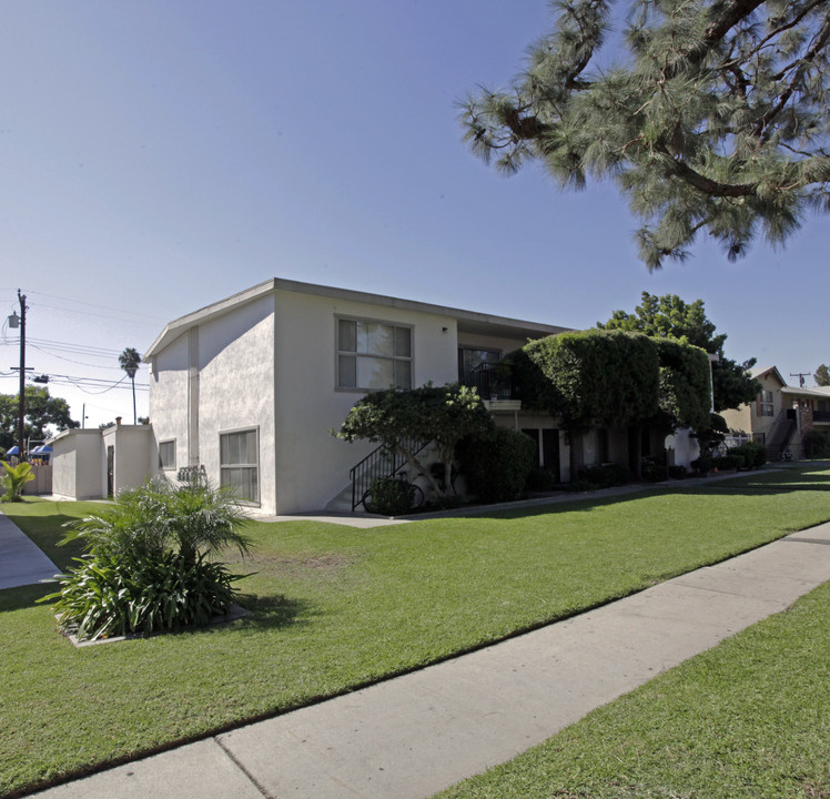 12561 Kensington Ln in Garden Grove, CA - Building Photo