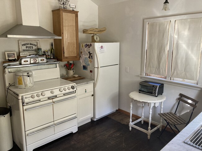 1294 Boynton St, Unit Upper House in Glendale, CA - Building Photo - Building Photo
