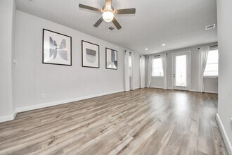 9830 Magnolia Village Ln in Houston, TX - Building Photo - Building Photo