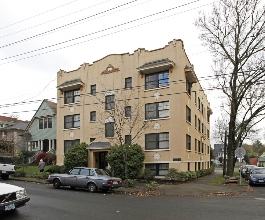 La Salle Apartments in Portland, OR - Building Photo