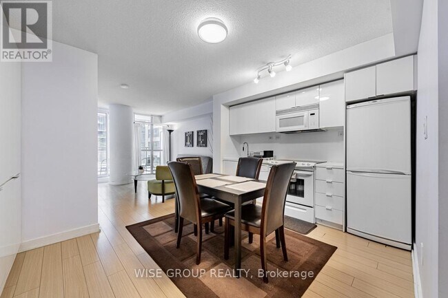 10-310 Capreol Ct in Toronto, ON - Building Photo - Building Photo