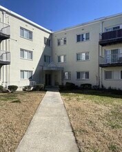 5601 Parker House Ter, Unit 218 in Hyattsville, MD - Building Photo - Building Photo