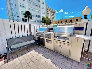 2555 NE 11th St, Unit 303 in Fort Lauderdale, FL - Building Photo - Building Photo