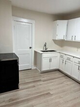 2423 Falls St, Unit Upper Rear in Niagara Falls, NY - Building Photo - Building Photo