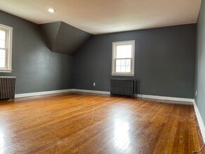 450 Fern Ave, Unit 2 in Lyndhurst, NJ - Building Photo - Building Photo