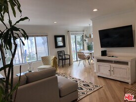 2101 Ocean Ave in Santa Monica, CA - Building Photo