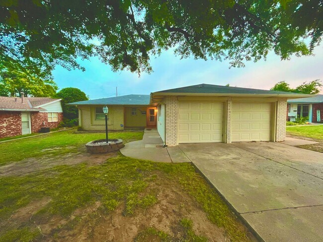 1112 SW 67th St in Oklahoma City, OK - Building Photo - Building Photo