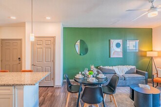 9600 W Georgia Ave in Glendale, AZ - Building Photo - Building Photo