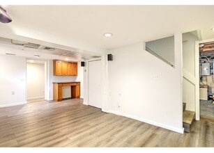 103 Walnut St, Unit Studio B in Mansfield, MA - Building Photo - Building Photo