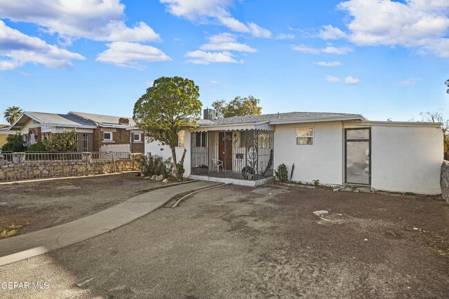 2220 Grant Ave in El Paso, TX - Building Photo - Building Photo