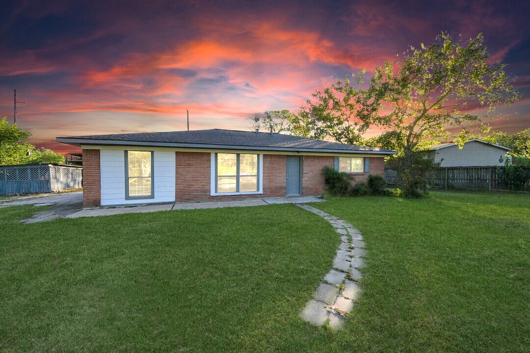 7922 Sheree St in Houston, TX - Building Photo