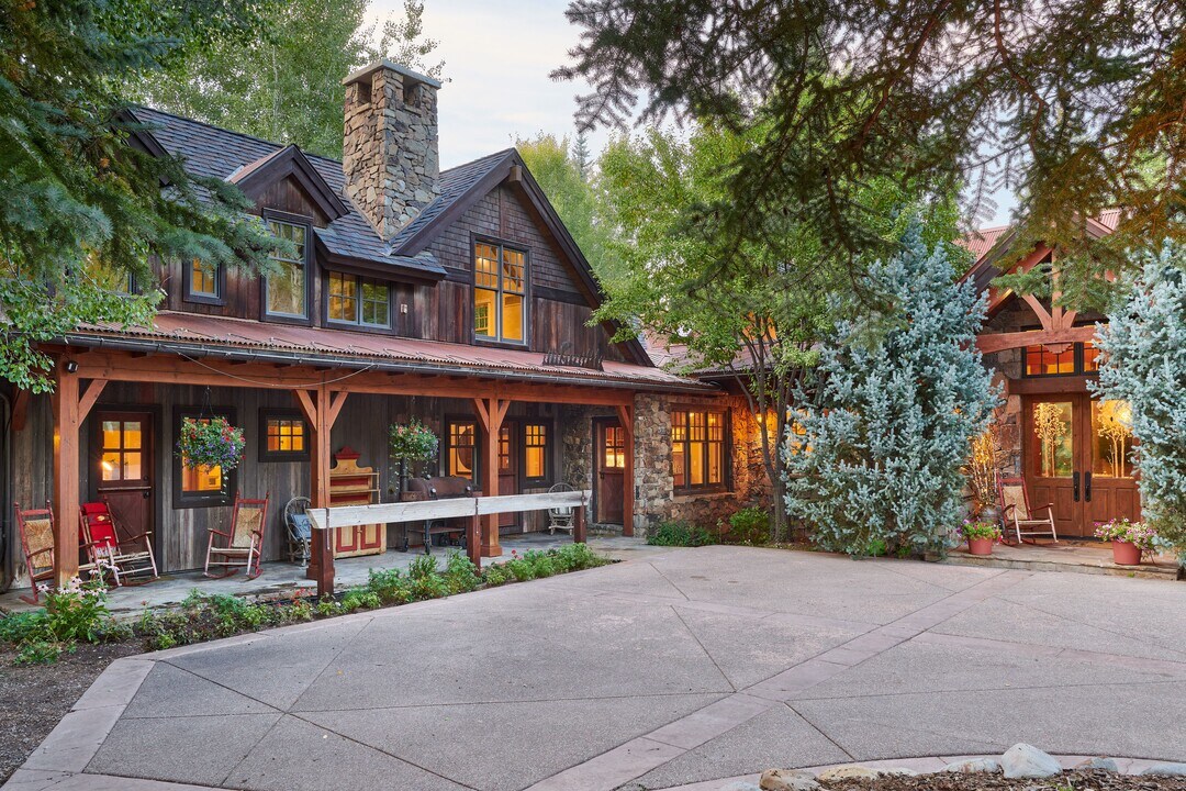 1900-1902 Snowmass Creek Rd in Snowmass, CO - Building Photo